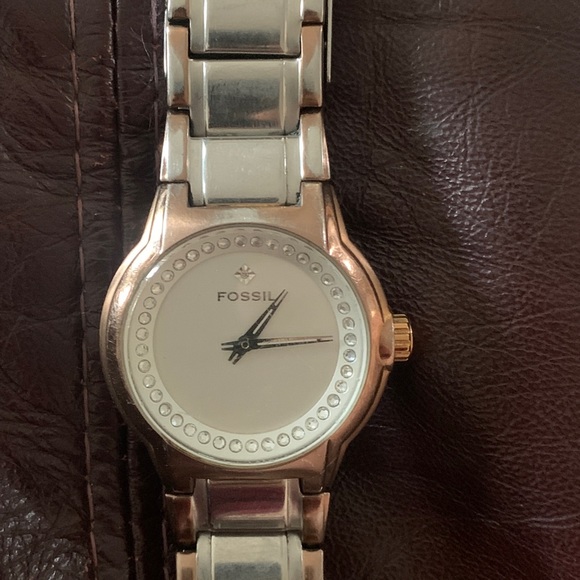 Men's Two-Tone Fossil Watch: Bold Style for Every Moment - Picture 5 of 7